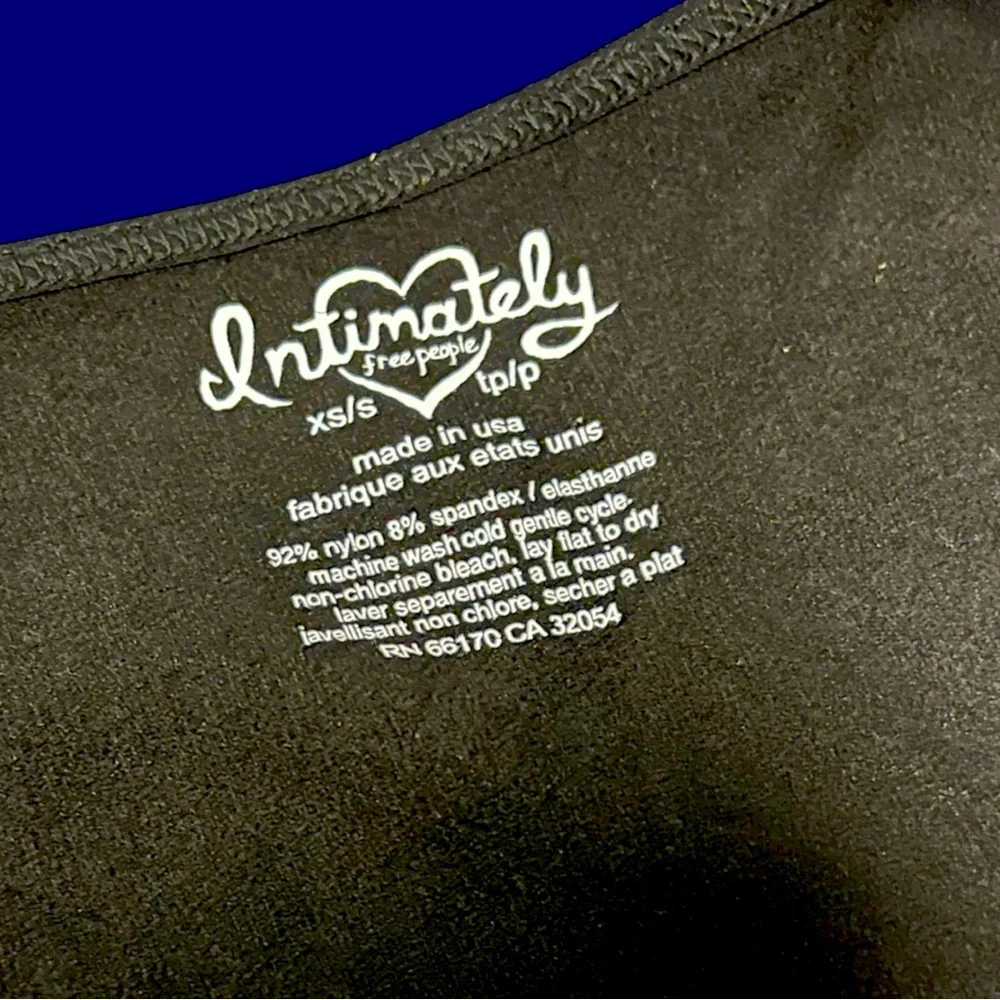 ⭐️HP⭐️NWOT FP Intimately cropped tank w/ three line accent in black. XS/S - Picture 8 of 8